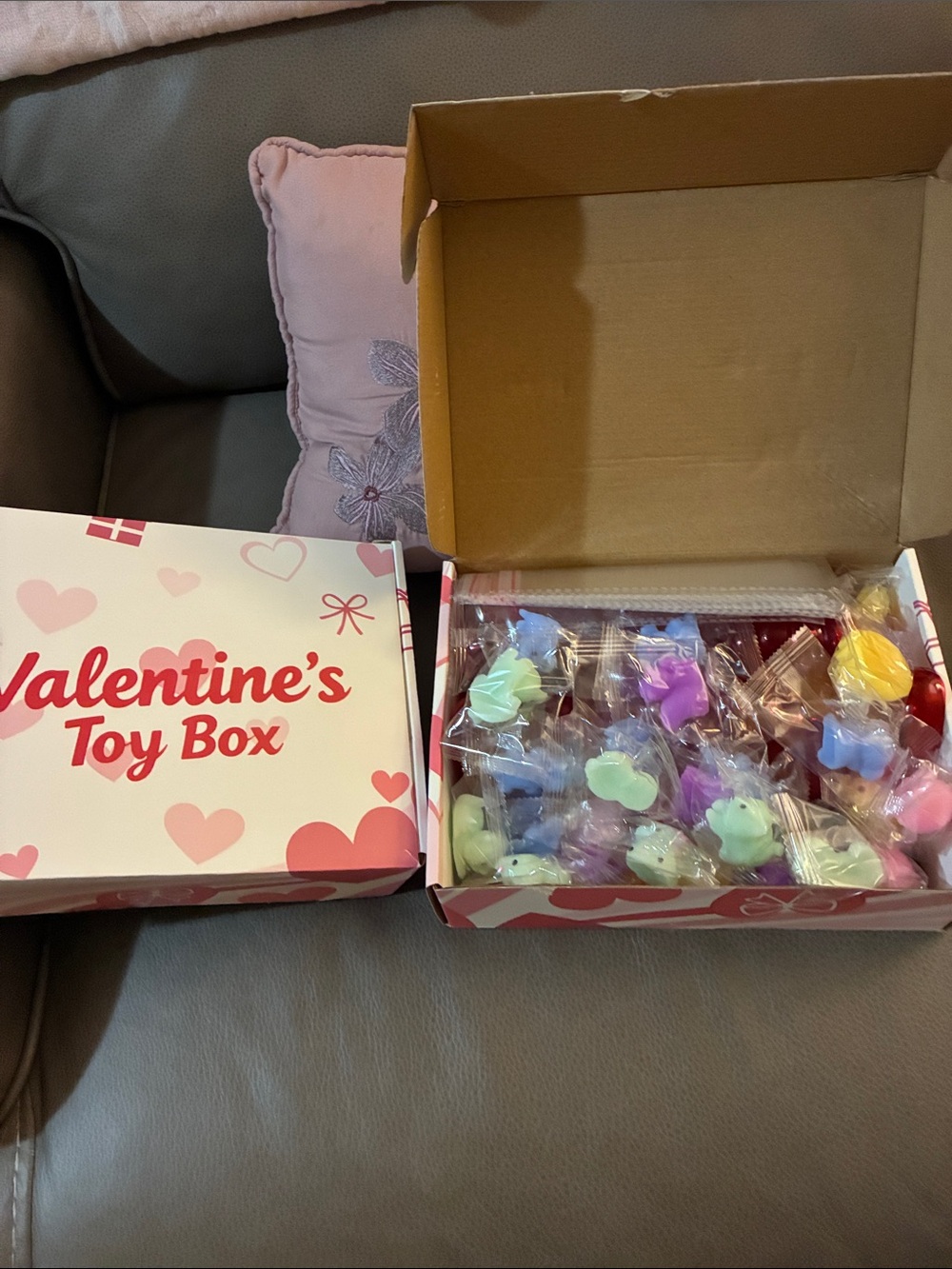 Valentine's Toy Box - Assorted Pastel Mini Figures - Picture 1 of 1